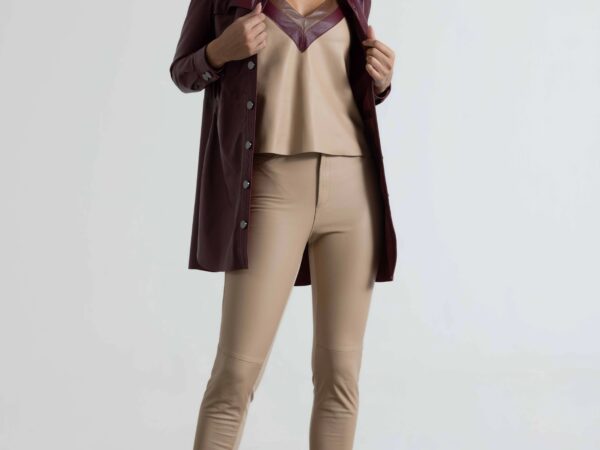 Camisa feminina de couro: a peça essencial do guarda-roupa feminino